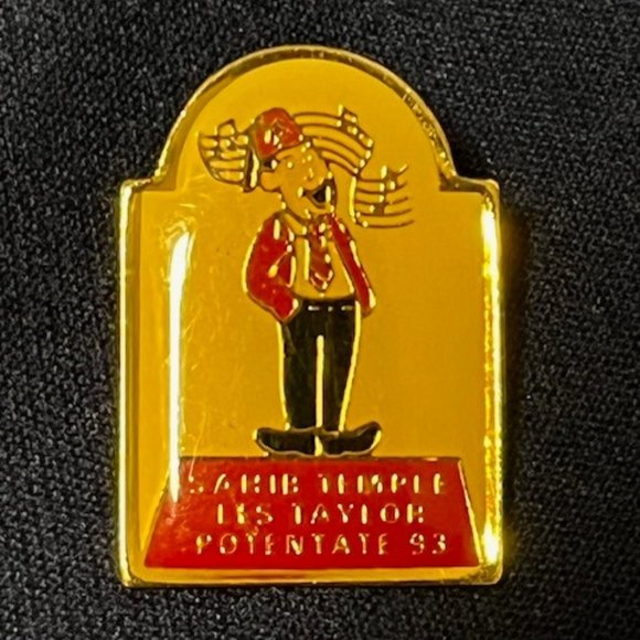 VTG 1993 Singing Shriner Les Taylor Potentate Sahib Temple Lapel Hat Pin .75"x1" - Picture 2 of 10